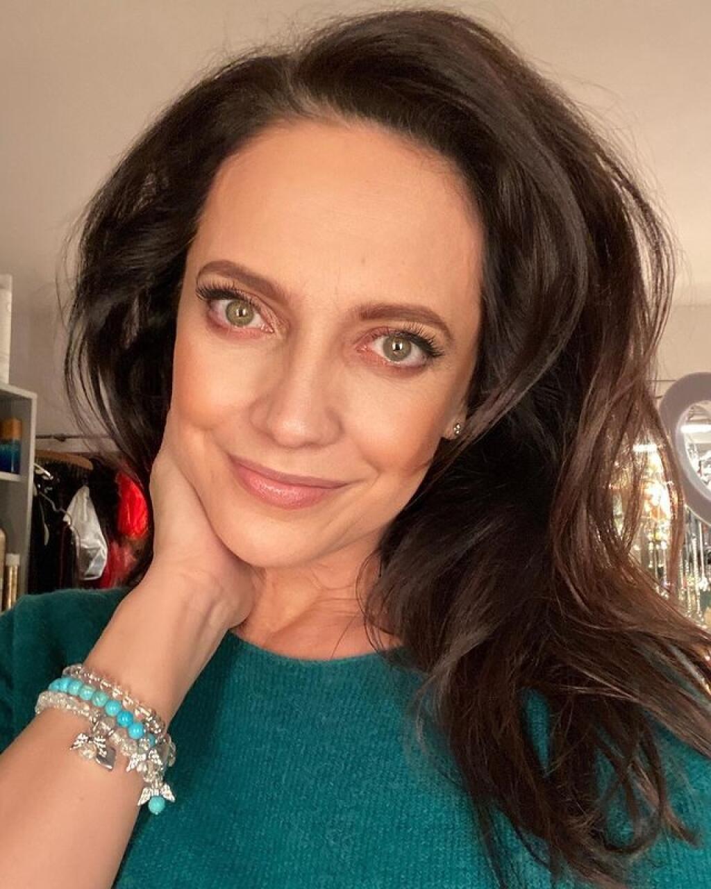 Nenápadné, ale aj také, čo padnú ihneď do oka. Lucie Bílá má rada šperky a je jedno, či sú hriešne drahé, alebo ju krášli len bižutéria. Každý z nich rozpráva príbeh...