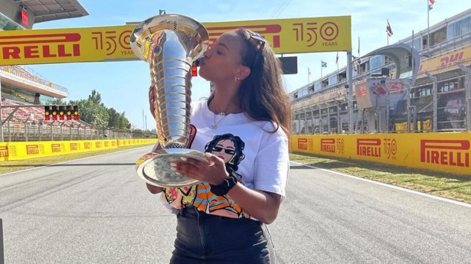 Krásna moderátorka je v posledných mesiacoch neoddeliteľnou súčasťou formuly 1.