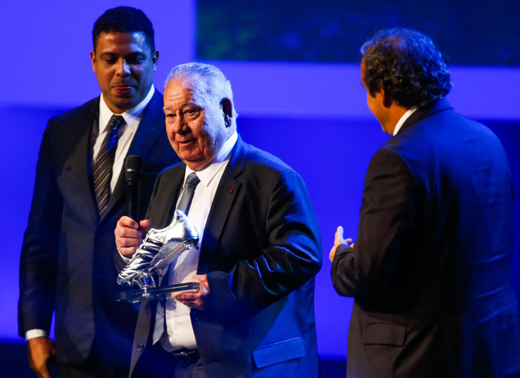 Just Fontaine (Francúzsko, 13 gólov na MS 1958) - Je to rekordman v počte gólov na jednom svetovom šampionáte. Po ukončení kariéry trénoval, krátko viedol francúzsku reprezentáciu, tri roky PSG a na záver trénerskej kariéry národný tím Maroka. Dal sa aj na podnikanie, otvoril si dva športové obchody, spolupracoval s firmou Adidas.