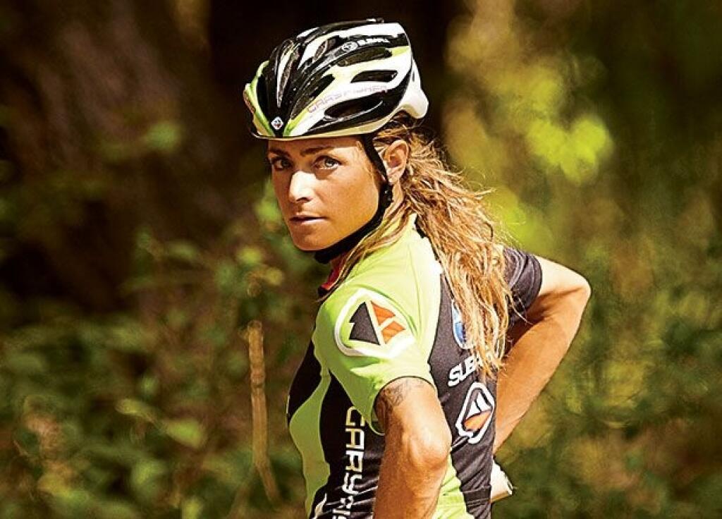 Willow Koerberová takisto obľubuje viac drsný terén ako cesty, pretože žiari na horskom bicykli, no pohľad na ňu dostane do varu nejedného fanúšika.