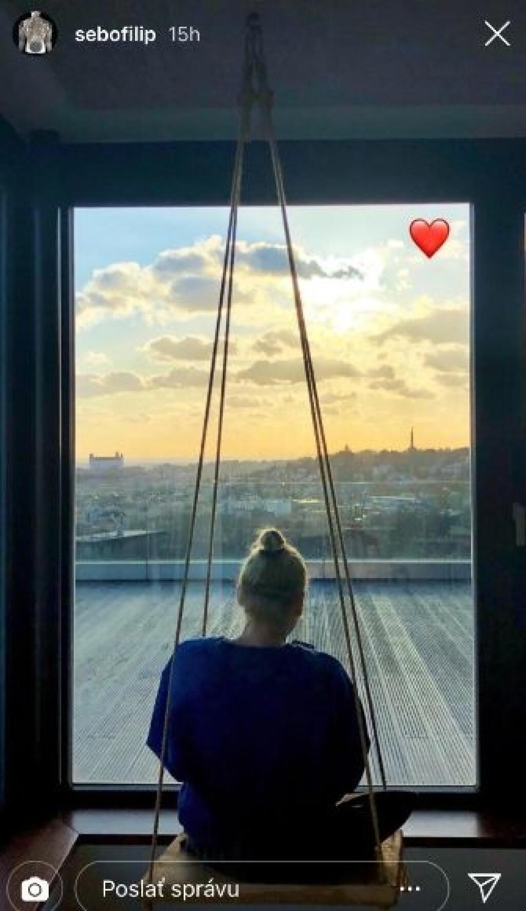 Dvojica má takýto luxusný výhľad zo Šebovho bytu.