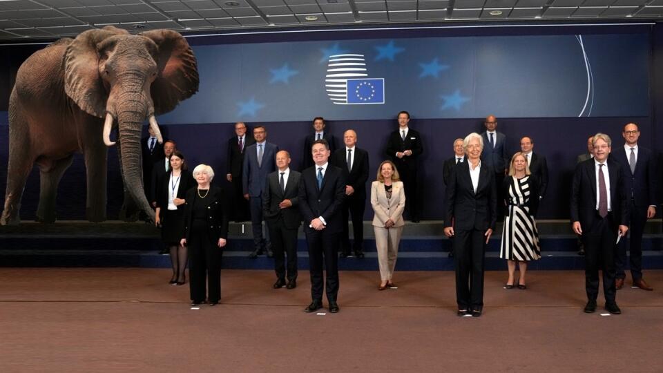 Slon bagatelizovanej inflácie v miestnosti so šéfkou ECB a ministrami financií eurozóny a USA