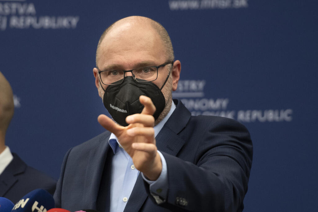 Na snímke podpredseda vlády SR  a minister hospodárstva SR Richard Sulík (SaS) a počas tlačovej konferencie na tému Vysoké ceny energií a riešenie pre domové kotolne v pondelok 14. februára 2022 v Bratislave. FOTO TASR - Pavel Neubauer 

