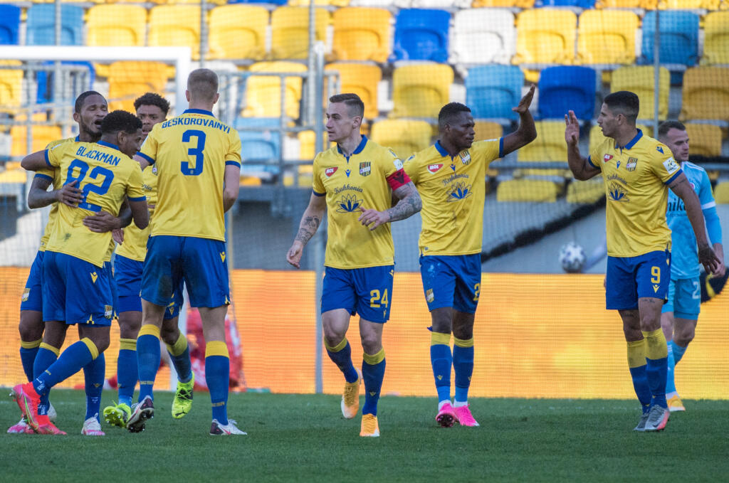 Futbalisti DAC-u sa tešia po strelení vyrovnávajúceho gólu na 2:2 počas zápasu 4. kola nadstavbovej časti Fortuna ligy v skupine o titul FC DAC 1904 Dunajská Streda - ŠK Slovan Bratislava v Dunajskej Strede v nedeľu 11. apríla 2021. FOTO TASR - Martin Baumann