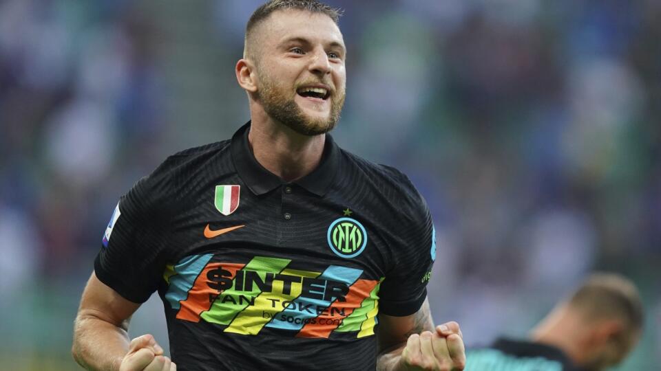 EBE 23 Miláno - Na snímke slovenský futbalový reprezentant v drese Interu Miláno Milan Škriniar oslavuje gól a druhý mužstva v zápase 4. kola talianskej Serie A vo futbale Inter Miláno - FC Bologna (6:1) v sobotu 18. septembra 2021. FOTO TASR/AP
Inter Milan's Milan Skriniar celebrates after scoring during a Serie A soccer match between Inter Milan and Bologna, at the San Siro stadium in Milan, Italy, Saturday, Sept. 18, 2021. (Spada/LaPresse via AP)