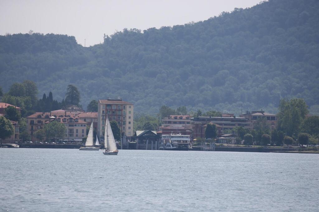 Štart 20. etapy Giro d´Italia vyvolal v mestečku Verbania-Valle Spluga ošiaľ. Stovky fanúšikov vyprevádzali cyklistov na 164-kilometrovú trať.
