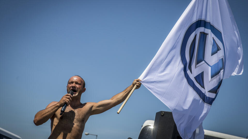 Štrajk vo Volkswagene sa skončil, zamestnanci od pondelka nastupujú naspäť do práce.
