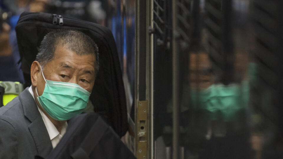 WA 46 Hongkong - Prodemokratický mediálny magnát Jimmy Lai odchádza zo súdu v Hongkongu v pondelok 1. februára 2021. Najvyšší hongkonský súd má rozhodnúť o odvolaní proti kaucii pre Laia.
FOTO TASR/AP
Democracy advocate Jimmy Lai leaves at Hong Kong's Court of Final Appeal in Hong Kong Monday, Feb. 1, 2021. Lai returned to court Monday to contest an attempt by the government to keep him in jail while facing charges under a sweeping new national security law. (AP Photo/Vincent Yu)