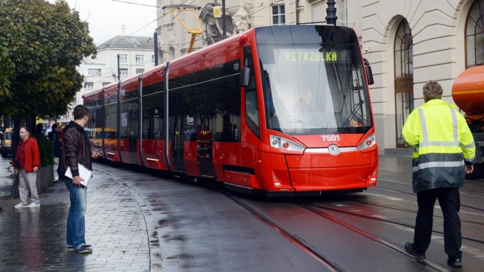 SR Bratislava DPD nová električka predstavenie BAX
