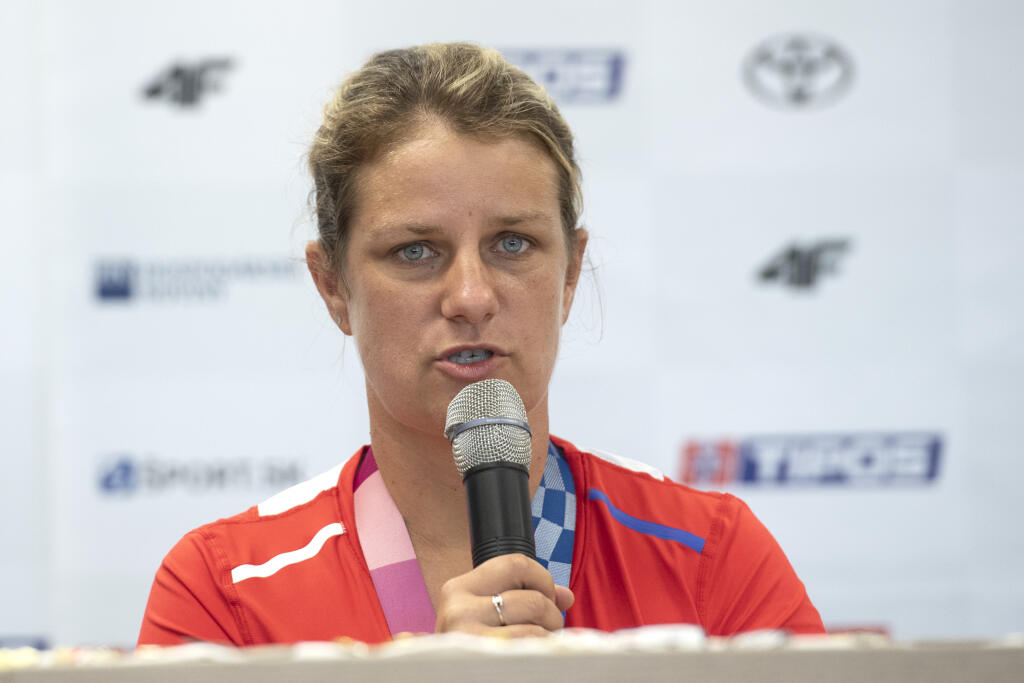 Na snímke olympijská víťazka v streľbe na XXXII. letných OH v Tokiu Zuzana Rehák Štefečeková počas tlačovej konferencie po návrate do vlasti 3. augusta 2021 v Olympijskom tréningovom centre v Šamoríne. FOTO TASR - Pavel Neubauer