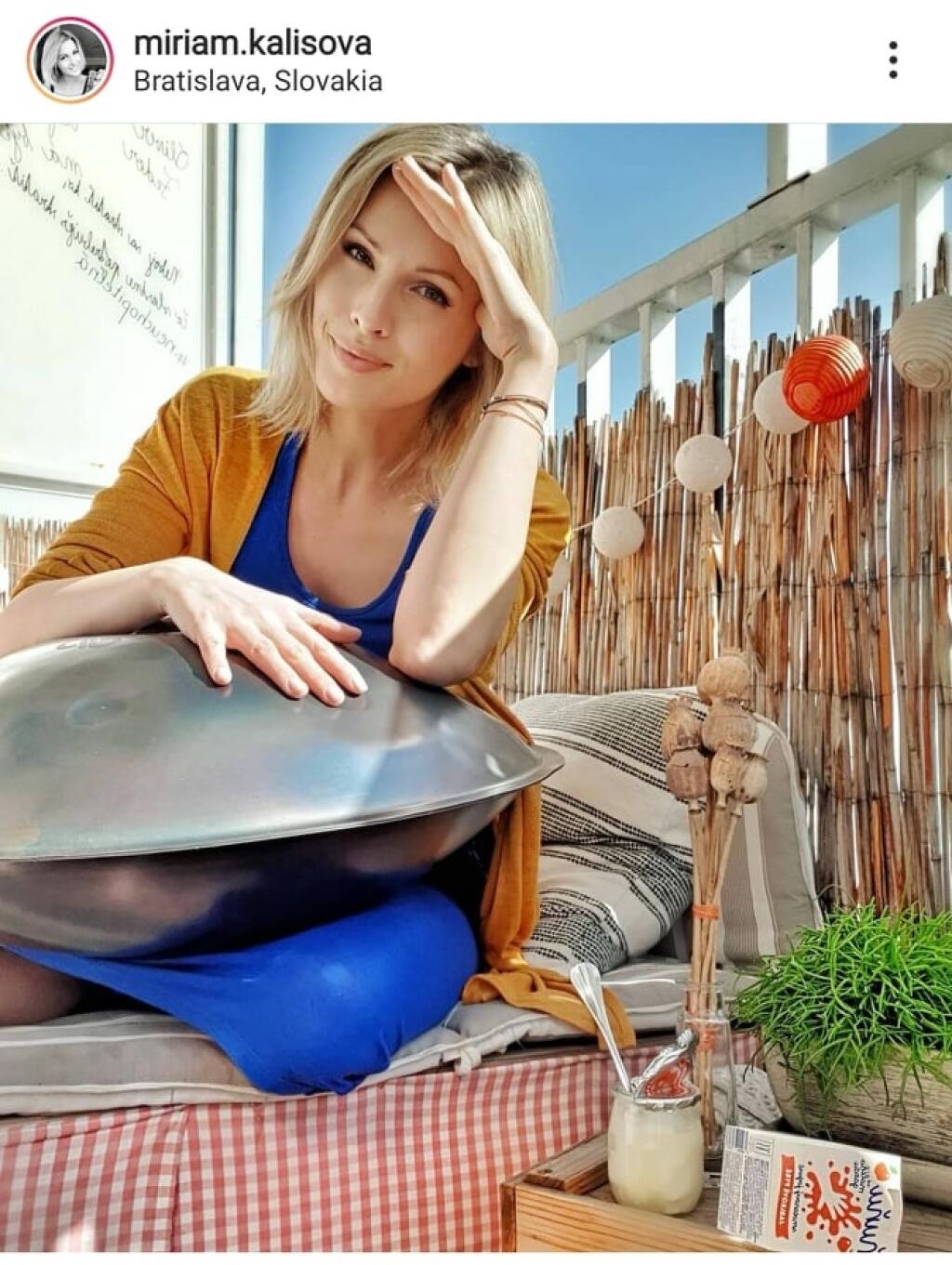 Miriam Kalisová a je skutočne originálne bývanie.
