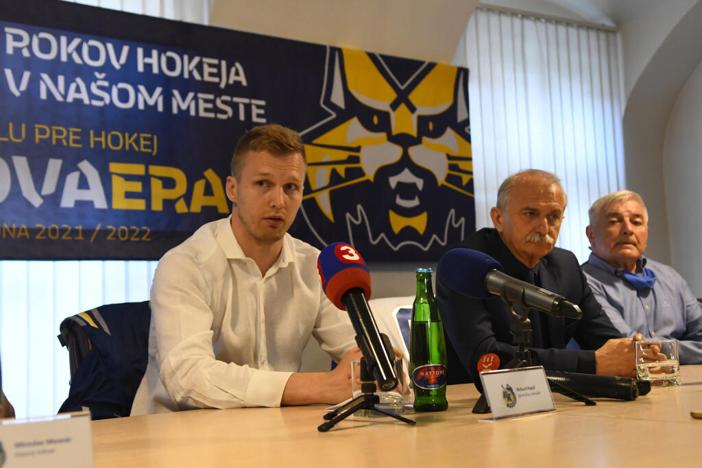 „Ak to opäť robia ľudia, ktorí tomu nerozumejú, tak to potom aj tak vyzerá. Neviem či majú na mysli to, aby sme ľuďom pred vstupom na štadión zalepili ústa a zakázali im tým zakričať si a vyjadriť podporu svojmu klubu. Fandiť svojmu klubu predsa ľuďom zakázať nemôžete,“ nechal sa počuť generálny manažér Spišskej Novej Vsi Richard Rapáč.