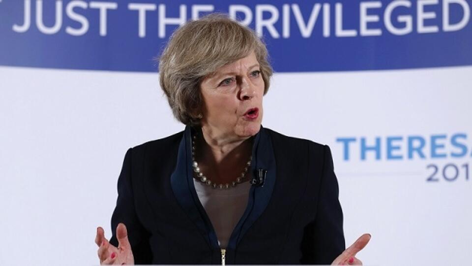 Na snímke britská ministerka vnútra Theresa Mayová