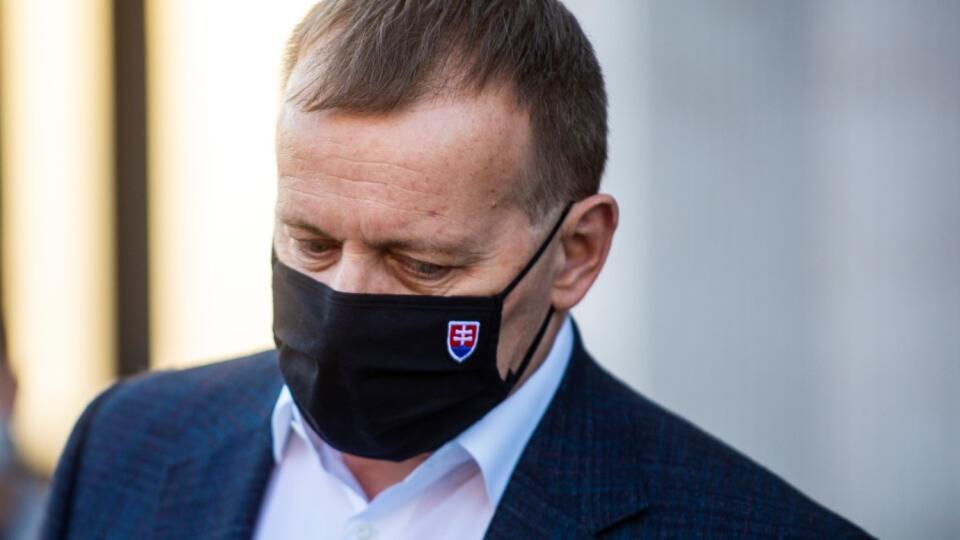 Na snímke predseda hnutia Sme rodina a predseda parlamentu Boris Kollár počas tlačovej konferencie po rokovaní predsedníctva a poslaneckého klubu 10. marca 2021 v Bratislave. FOTO TASR - Jakub Kotian *** Local Caption *** koalícia kríza politické strany ochranné rúško NRSR