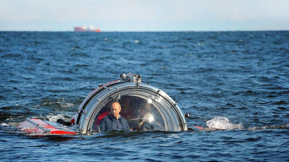 Prezident Putin sa najnovšie vypravil pod hladinu mora v ponorke.