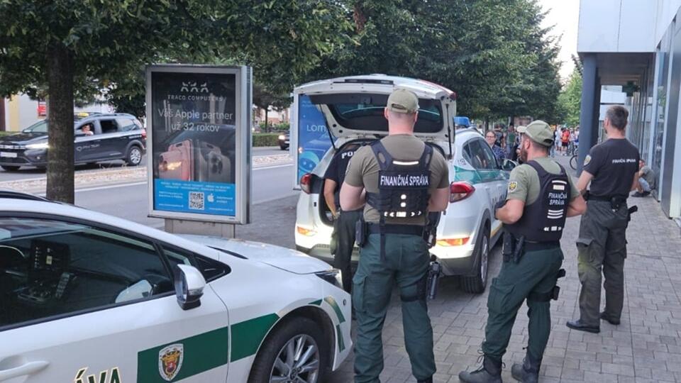 Tri mladistvé dievčatá v Piešťanoch mali pozitívnu dychovú skúšku na alkohol. Počas akcie policajti preverili aj podniky, v ktorých nezistili ani jednu opitú maloletú alebo mladistvú osobu.