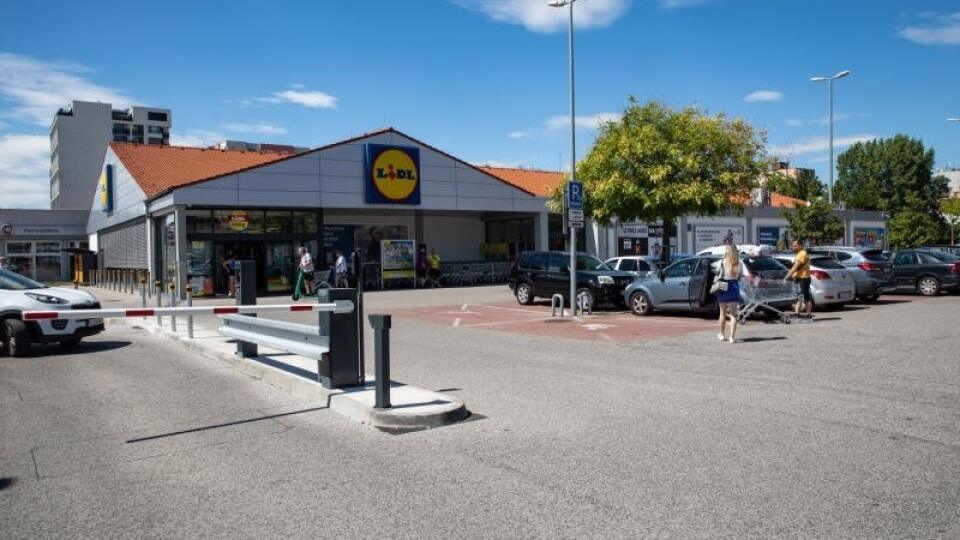 Predajňa Lidl v Petržalke.