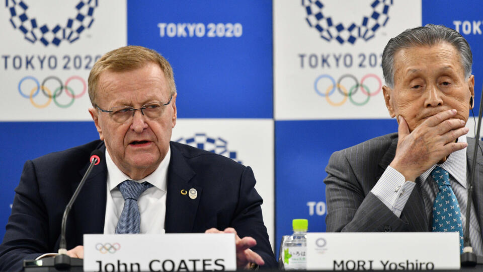 John Coates a Yoshiro Mori, prezident OH 2020 v Tokiu, na tlačovej konferencii.