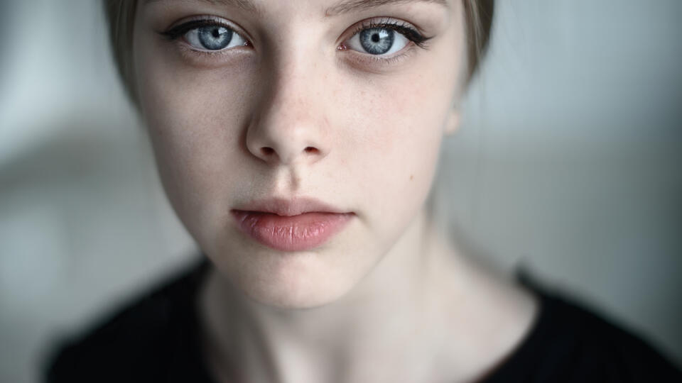 Natural,Portrait,Of,A,Beautiful,Young,Girl,Close-up