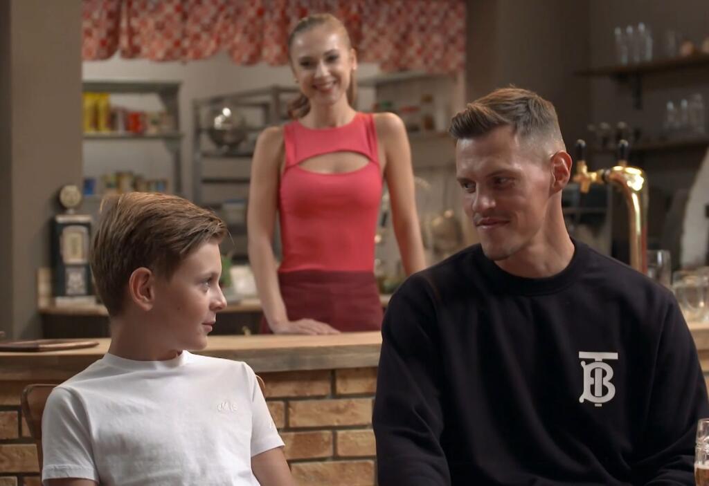 V jednej z epizód robil Martinovi Škrtelovi spoločnosť aj jeho 10-ročný syn Matteo.
