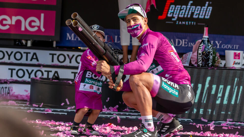 Na snímke je zákulisie slávnostnej ceremónie odovzdávania cien pre víťazov 104. ročníka Giro Italia 2021.