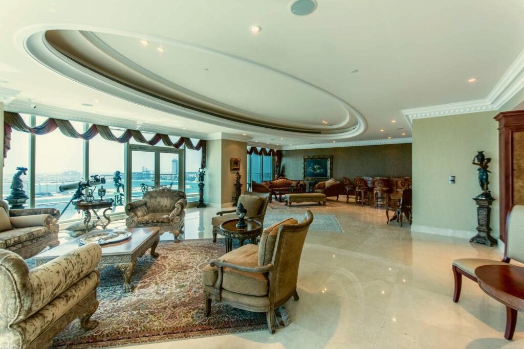 Keď boli Federerovci v Dubaji, užívali si v luxusnom apartmáne. Takýto luxus si môžu Federerovci užívať za viac než 14 miliónov eur.