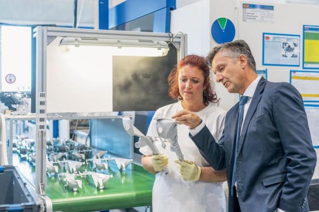 Rakúšania zo ZKW dôverujú tunajšiemu trhu. Plánujú ďalší rast