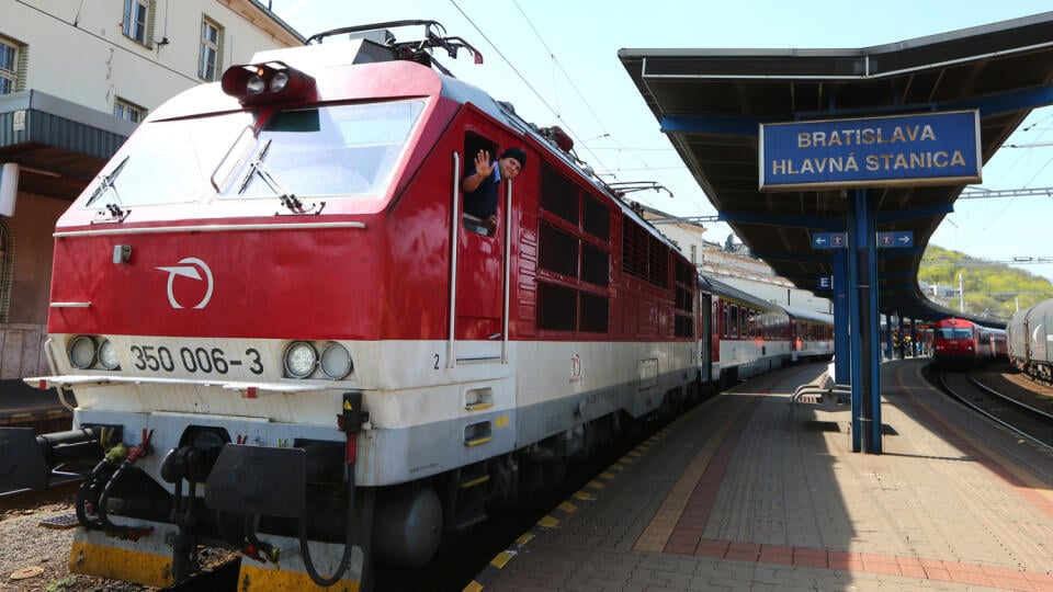 Regióny: Zrušené IC vlaky. Železničná spoločnosť (ZSSK) vzdala súboj s RegioJetom. Štátny prepravca totiž ruší od polovice apríla šestnásť IC spojov. Dôvodom má byť veľká stratovosť na týchto linkách.