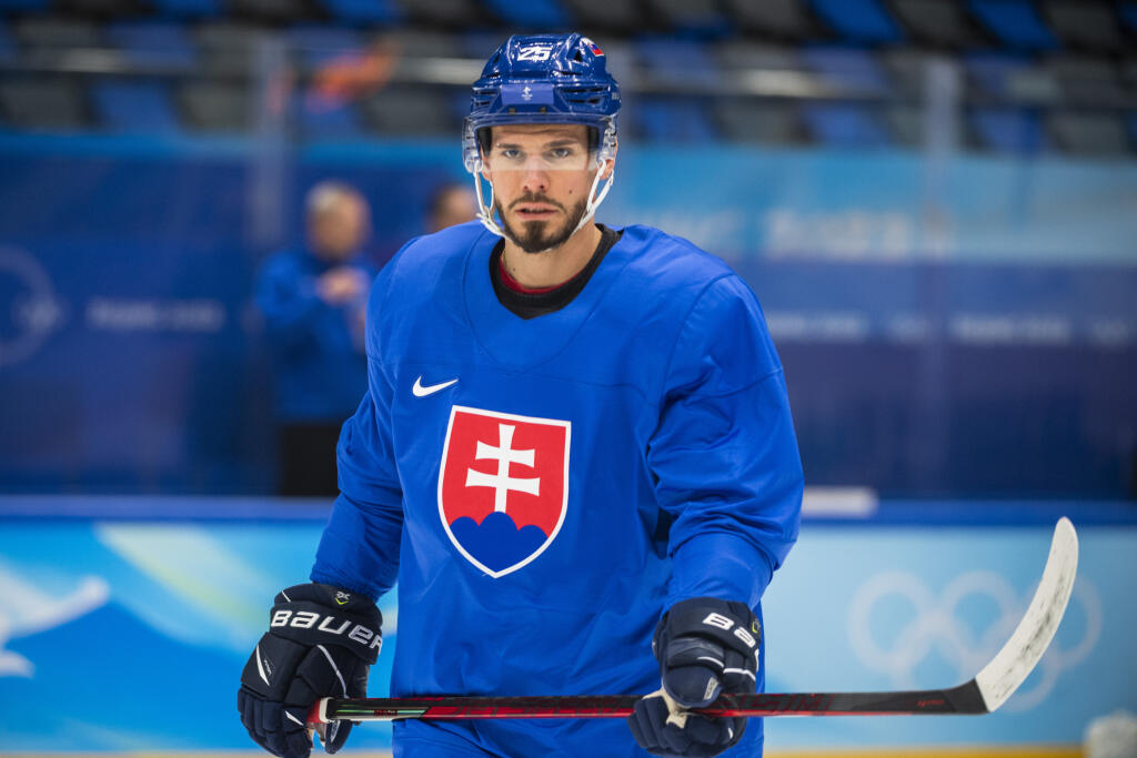 Peter Zuzin - ZVOLEN
Kapitán vlaňajších majstrov zo Zvolena patril na ZOH na olympiáde k najobletovanejším slovenským hokejistom. Svoju nomináciu si obhájil, v zápasoch sa rozhodne netratil.