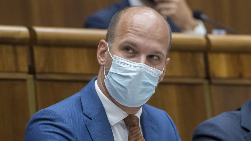 Na snímke podpredseda parlamentu SR Gábor Grendel (OĽaNO) počas 11. schôdze parlamentu SR 2. septembra 2020 v Bratislave. FOTO TASR - Martin Baumann