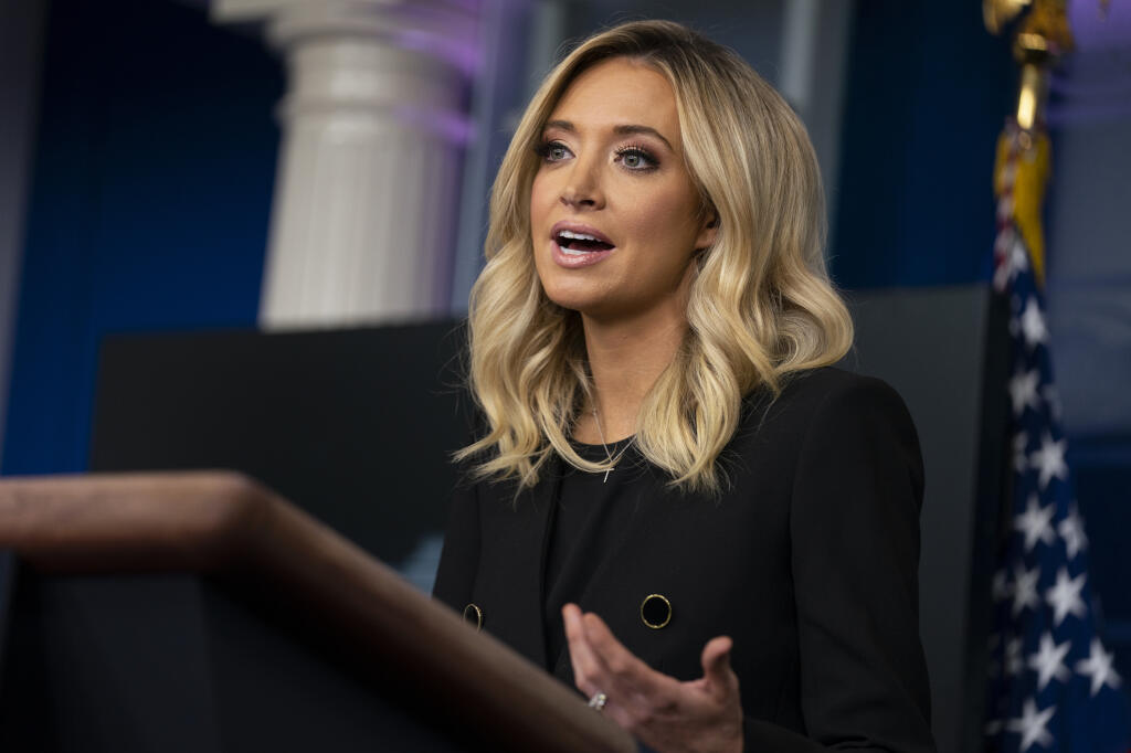 KK32 Washington - Hovorkyňa amerického prezidenta Donalda Trumpa Kayleigh McEnanyová hovorí počas svojej prvej tlačovej konferencie v Bielom dome vo Washingtone 1. mája 2020. FOTO TASR/AP
White House press secretary Kayleigh McEnany speaks during a press briefing at the White House, Friday, May 1, 2020, in Washington. (AP Photo/Evan Vucci)