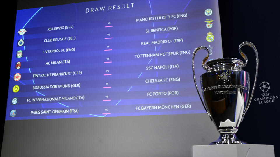 EBE 25 Nyon - Na snímke vyžrebované dvojice osemfinále Ligy majstrov vo futbale v sídle UEFA vo švajčiarskom Nyone v pondelok 7. novembra 2022. Obhajca trofeje Real Madrid sa v osemfinále futbalovej Ligy majstrov stretne v repríze finále uplynulého ročníka s FC Liverpool. Rozhodol o tom pondelňajší žreb v sídle UEFA vo švajčiarskom Nyone. Šlágrom bude dvojzápas medzi Bayernom Mníchov a Parížom St. Germain. Neapol so slovenským reprezentantom Stanislavom Lobotkom zabojuje o postup proti Eintracht