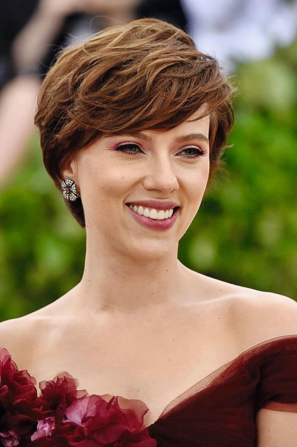 Celebrity neváhali spraviť so svojimi vlasmi radikálnu zmenu.