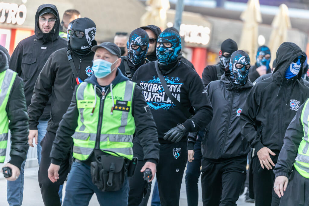 Po zákroku proti výtržníkom polícia stotožnila a obvinila 11 fanúšikov Spartaka z prečinu výtržníctva spolupáchateľstvom.