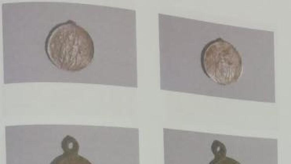 Muž detektorom vyhľadával archeologické cennosti. Spôsobil škodu vyše 2400 eur a je obvinený!