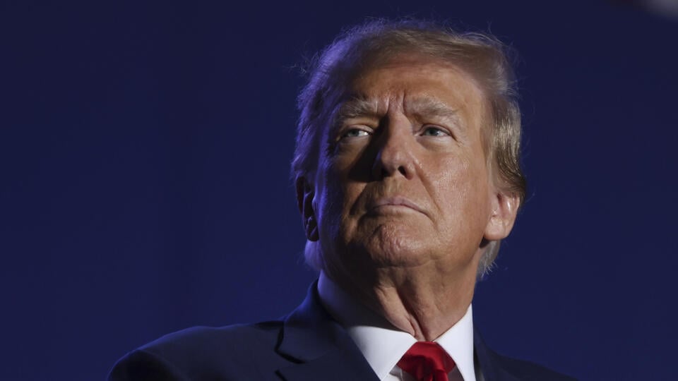 KK13 archív Durham - Na archívnej snímke z 16. decembra 2023 v Durhame bývalý americký prezident Donald Trump hovorí na predvolebnom mítingu v Durhame. Najvyšší súd v americkom štáte Colorado v utorok večer 19. decembra 2023 označil bývalého prezidenta USA Donalda Trumpa za