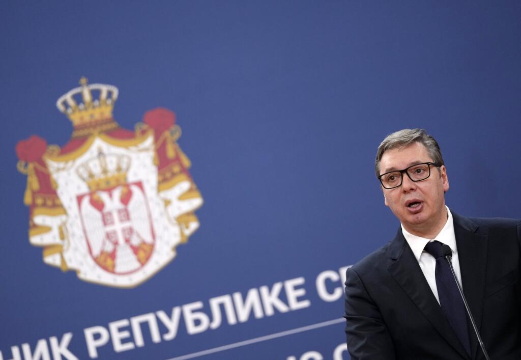 KK14 Belehrad - Srbský prezident Aleksandar Vučič hovorí počas tlačovej konferencie s nemeckou ministerkou obrany Christinou Lambrechtovou v Belehrade 5. mája 2022. Lambrechtová je na jednodňovej návšteve Srbska. FOTO TASR/AP
Serbian President Aleksandar Vucic speaks during a press conference after talks with German Defence Minister Christine Lambrecht in Belgrade, Serbia, Thursday, May 5, 2022. Lambrecht is on a one-day official visit to Serbia. (AP Photo/Darko Vojinovic)