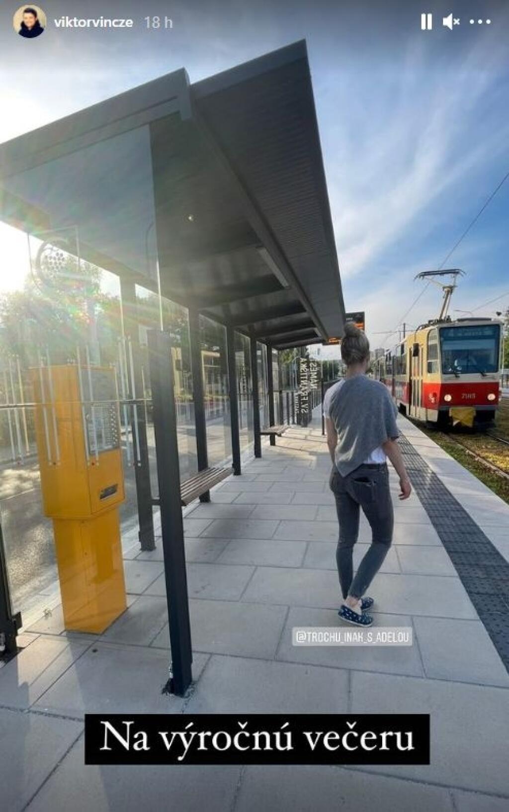 Manželia Adela a Viktor Vinczeovci išli na večeru električkou.
