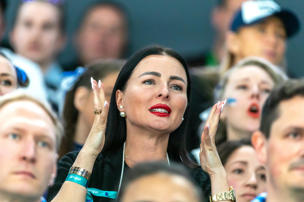 Na snímke je bývalá športová redaktorka Kristína Kormúthová, ktorá prišla osobne podporiť slovenských hokejistov na štvrťfinálový zápas s Fínskom v Tampere.
