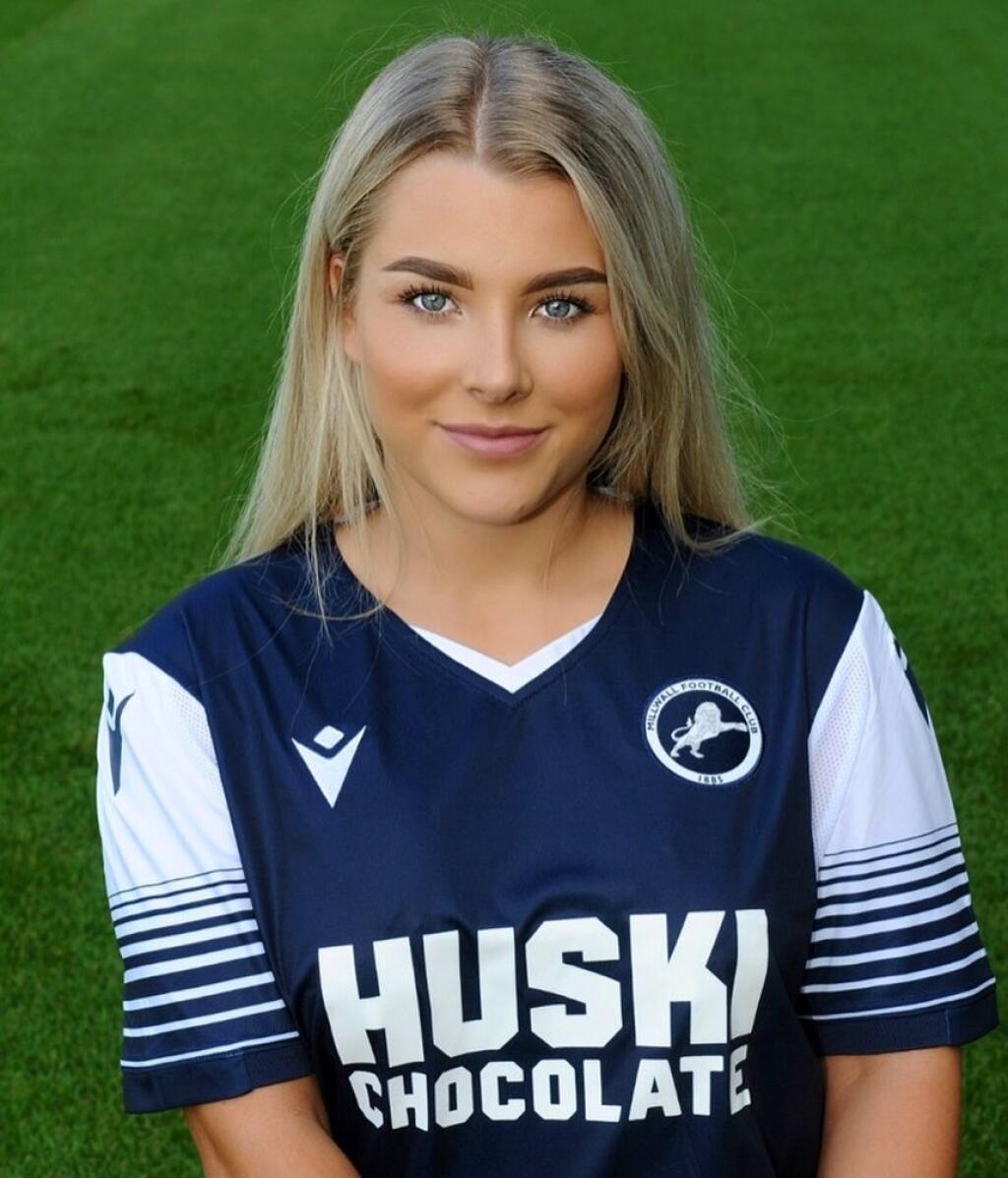 Sexi futbalistka Madelene Rose Wrightová dráždi na sociálnych sieťach.