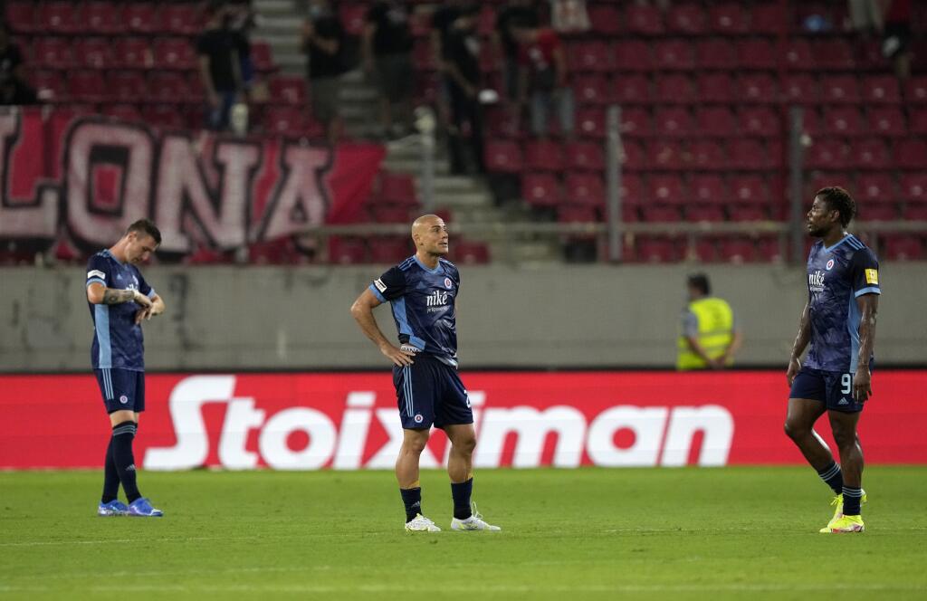 Očakáva sa, že Tehelné pole bude rovnako, ako v domácom zápase 2. predkola Ligy majstrov s Ferencvárosom Budapešť vypredaný. Môže sa tak stať vôbec prvýkrát po zrekonštruovaní legendárneho Tehelného pola.