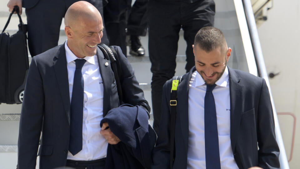 Francúzsky futbalový útočník Karim Benzema pochválil kvality trénera Zinedina Zidana a vyjadril ľútosť nad jeho odchodom z Realu Madrid.