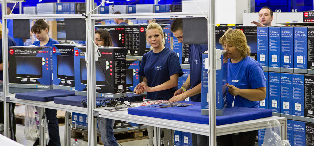 Elektronike dominujú televízory, rast odvetvia ťahajú autá