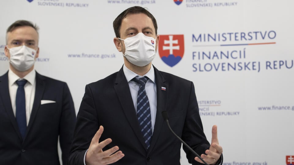 Minister financií Eduard Heger sa ostro ohradil voči slovám predsedu strany Smer Roberta Fica. Spomenul pri tom aj údajných oligarchov Smeru.