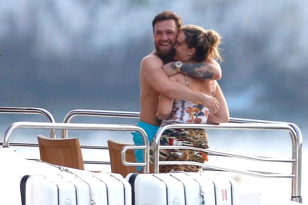 Keď Conor McGregor dostane chuť, nepozná zábrany. Írsky bojovník MMA si užil horúce chvíle so svojou manželkou Devlin.