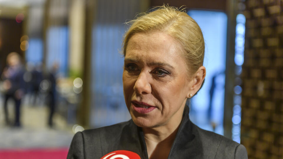 Na snímke podpredsedníčka vlády a ministerka hospodárstva SR Denisa Saková (Hlas-SD) sa rozpráva s novinármi počas slovensko - azerbajdžanského ekonomického biznis fóra v Baku 7. mája 2024.