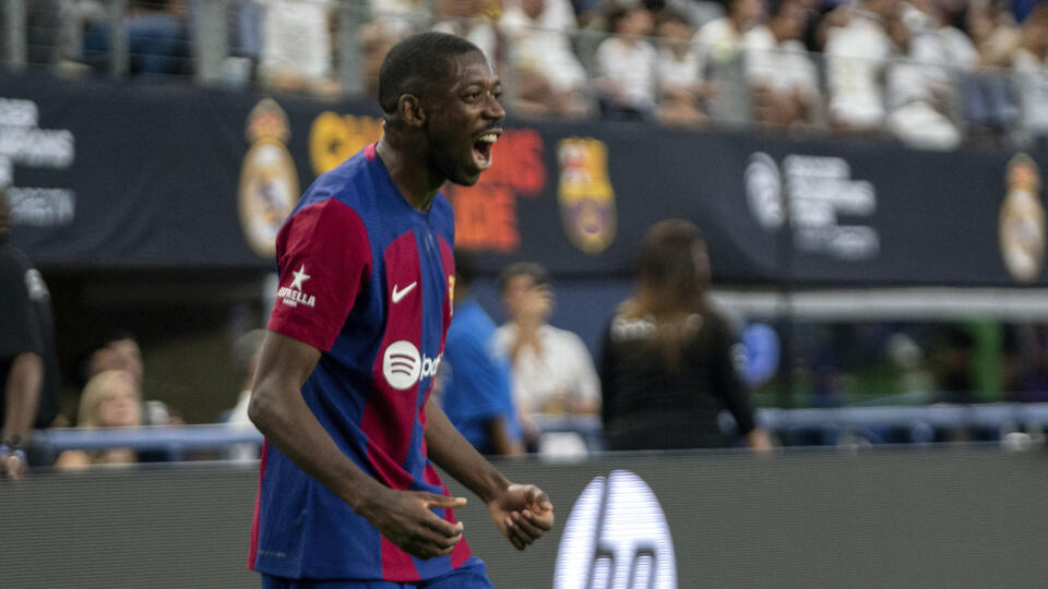 WA 21 Arlington - Futbalista FC Barcelona Ousmane Dembele sa teší po strelení gólu v prípravnom El Clasicu Real Madrid - FC Barcelona v americkom Arlingtone v sobotu 29. júla 2023. FOTO TASR/AP
FC Barcelona forward Ousmane Dembele celebrates a goal against Real Madrid during the first half of a Champions Tour soccer match, Saturday, July 29, 2023 at AT&T Stadium in Arlington, Texas. (AP Photo/Jeffrey McWhorter)