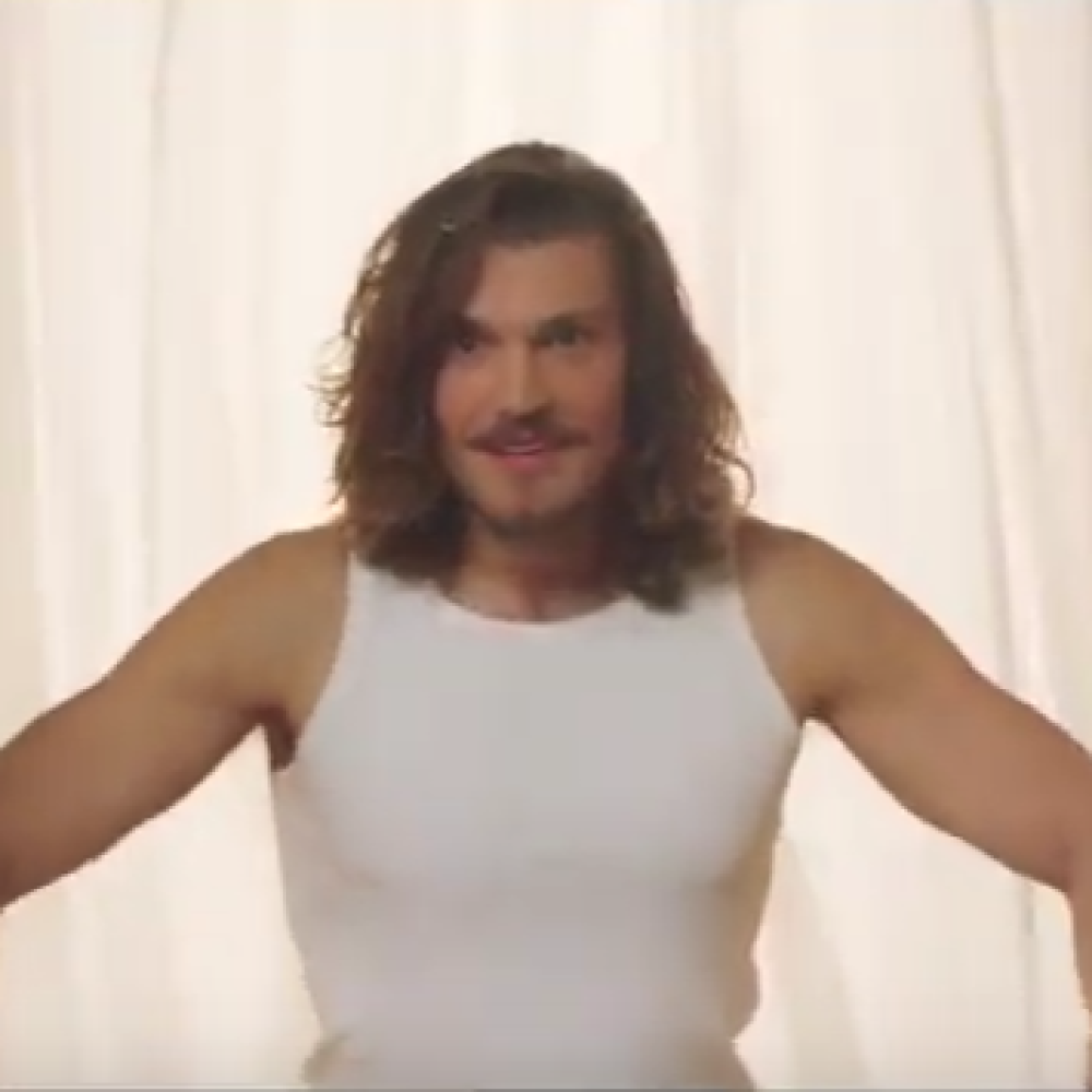 Janko kedysi hviezdil v JOJke, dnes si v reklame zabúda kelňu.