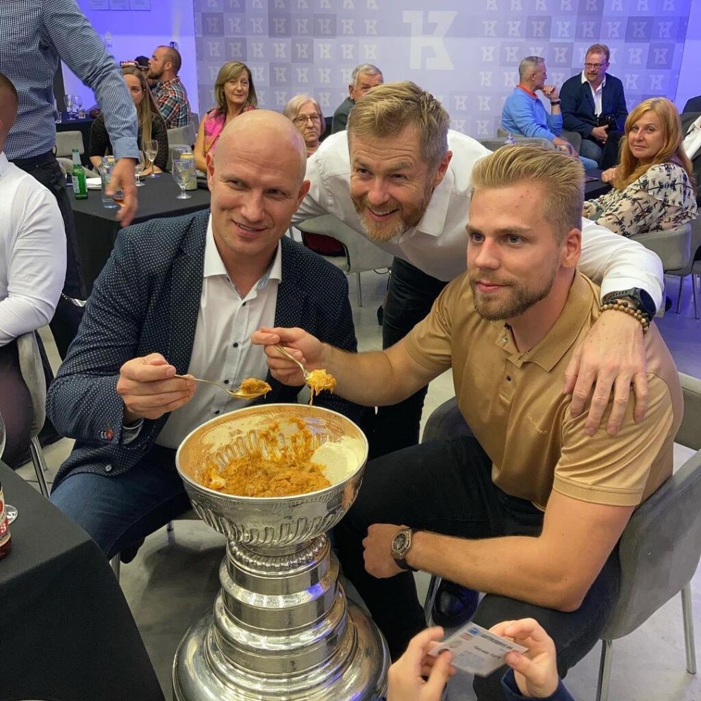 Erik Černák si na segedíne pochutil spolu s legendárnym obrancom Martinom Štrbákom, popri ktorom vyrástol v Košiciach.