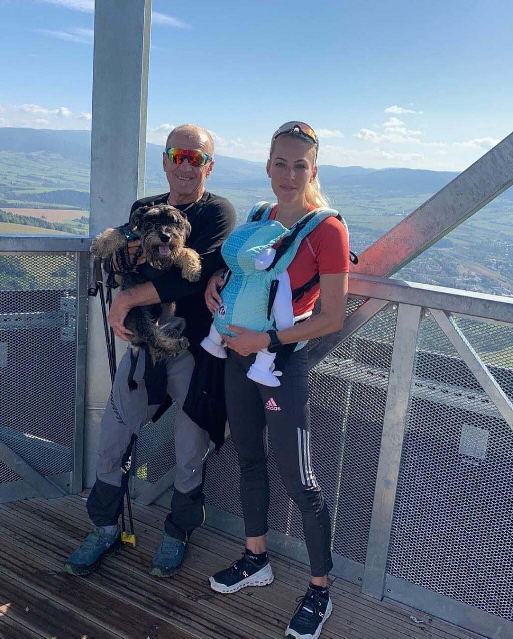 Naša dlhoročná reprezentantka v biatlone si materstvo očividne užíva.